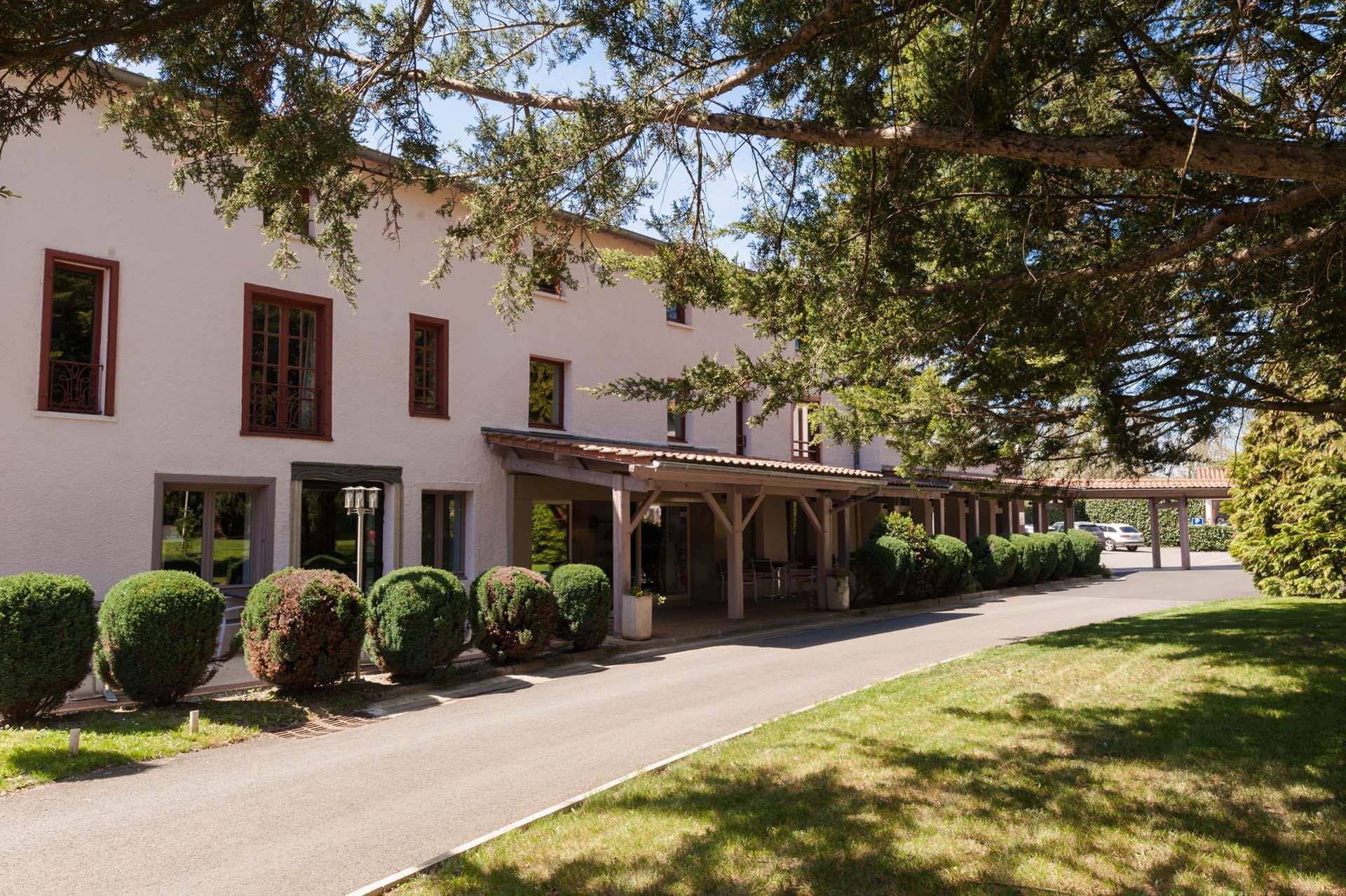 entréé de l'hôtel Clos St Elois, The Originals Relais